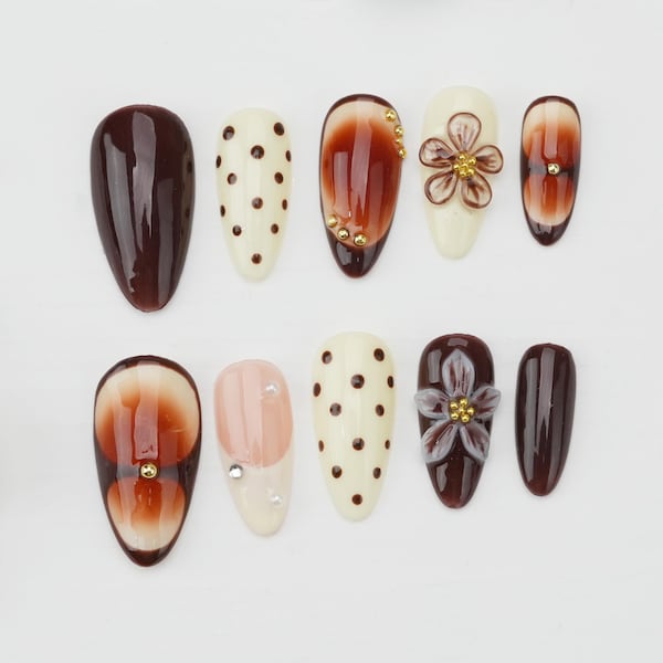 Unhas postiças artesanais com formato olho de gato: florais, de bolinhas, para festas.