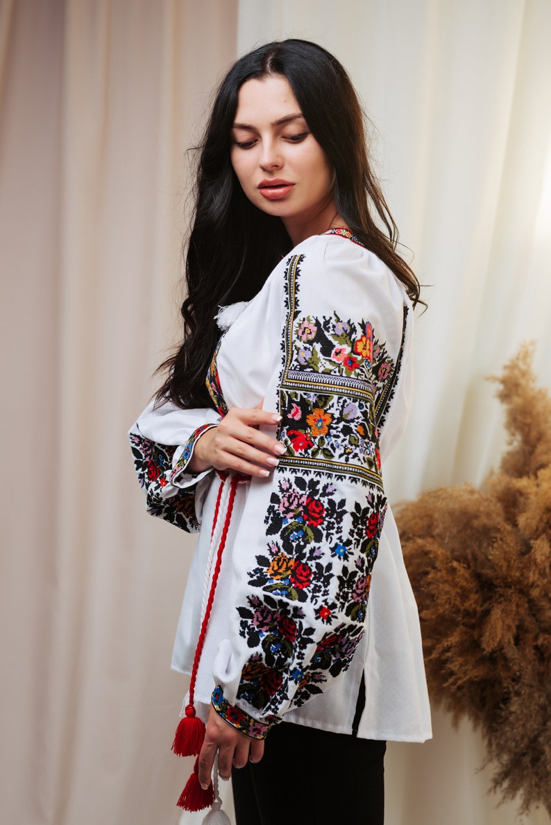 White floral vyshyvanka ethnic clothing Embroidered blouse Bohemian style romanian style blouse Ukrainian vyshyvanka hungarian blouse