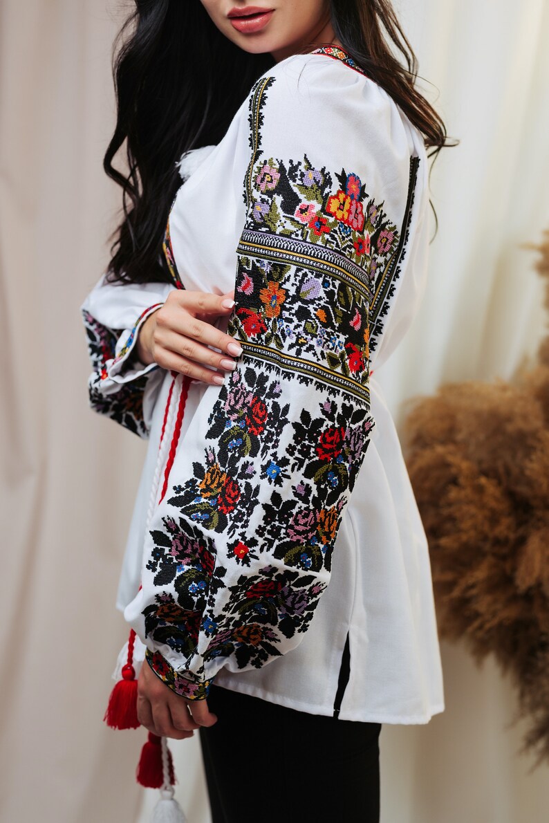White floral vyshyvanka ethnic clothing Embroidered blouse Bohemian style romanian style blouse Ukrainian vyshyvanka hungarian blouse