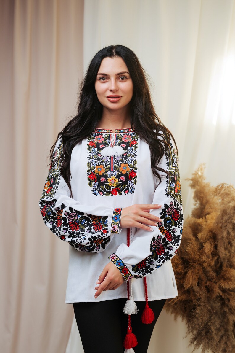 White floral vyshyvanka ethnic clothing Embroidered blouse Bohemian style romanian style blouse Ukrainian vyshyvanka hungarian blouse