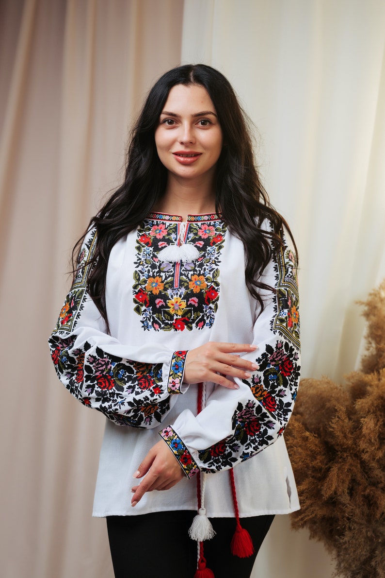 White floral vyshyvanka ethnic clothing Embroidered blouse Bohemian style romanian style blouse Ukrainian vyshyvanka hungarian blouse