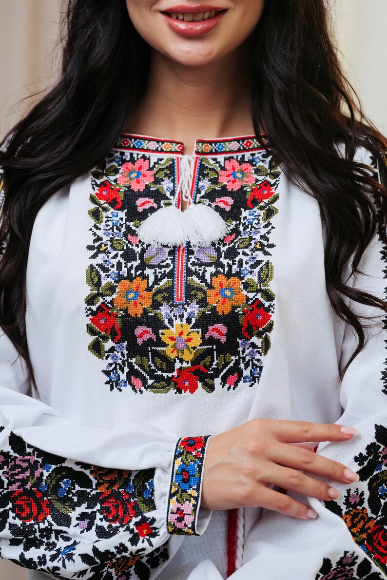 White floral vyshyvanka ethnic clothing Embroidered blouse Bohemian style romanian style blouse Ukrainian vyshyvanka hungarian blouse