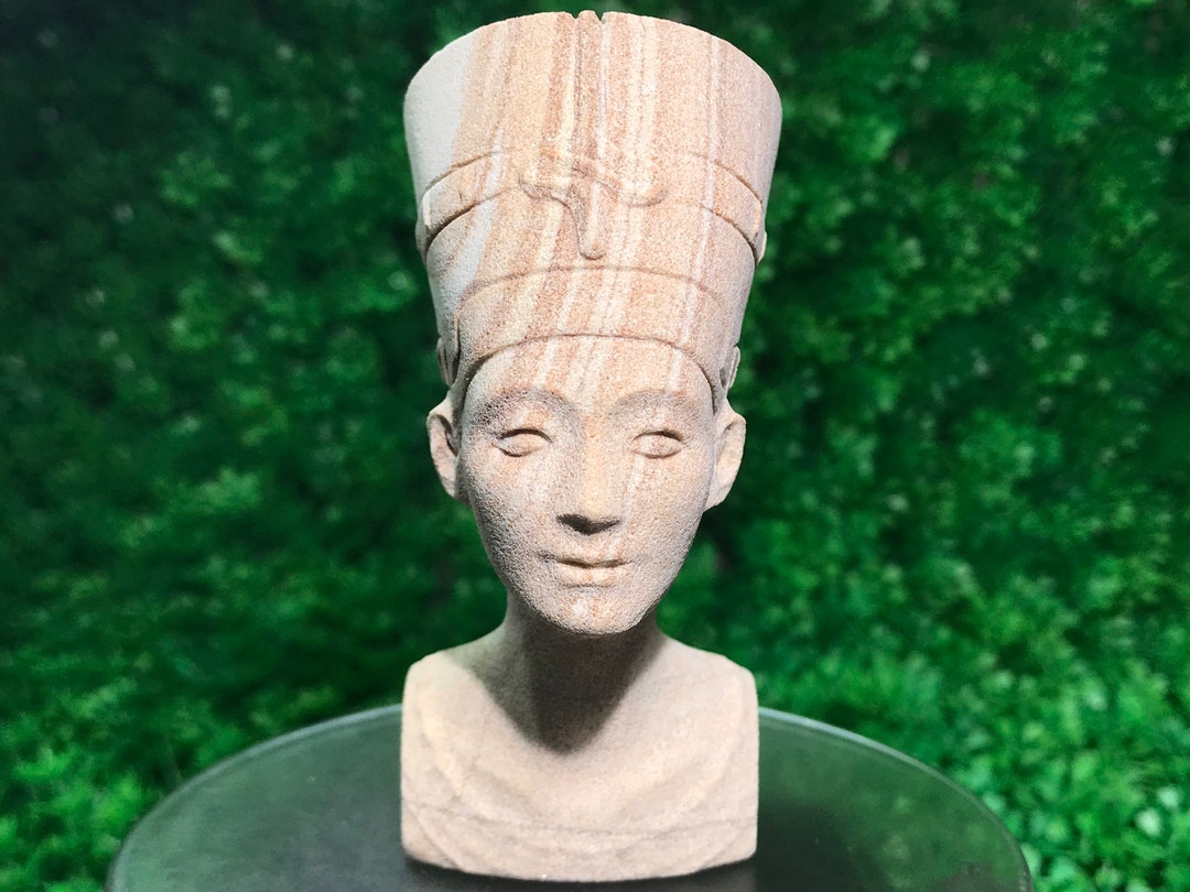 3.1 Natural Wood Grain Stone Crystal Hand Carved Cartoon Characters