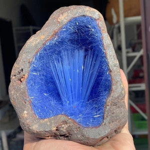 Spécimen de magnétite naturelle, quartz, goethite, minerai de cuivre bleu, amas de cristal de quartz, spécimen de minéral, cadeau de cristal d'énergie 1 pièce