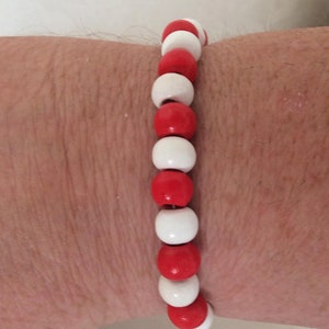 Football Colours Bracelet, Wooden Bead Bracelet, Teenage Bracelet, Boys Bracelet, Liverpool Colours, fashion Bracelet, lioness colours