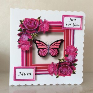 Hübsche tanzende Schmetterlingskarte für eine Mama, Mamas Geburtstagskarte, handgemachte Karte, Luxuskarte, Karte für Mama, Karte für Mutter, Luxuskarte,