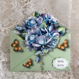 Una tarjeta en forma de sobre con una canasta de flores, tarjeta de aniversario, saludo de cumpleaños para ella, tarjeta hecha a mano, tarjeta para ella, tarjeta de damas,