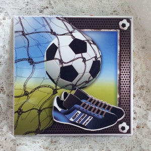 Carte d'anniversaire de football, carte amusante, carte faite main, carte pour lui, carte d'adolescent, carte de sport, taille 7 x 7 pouces, étiquettes cadeaux gratuites