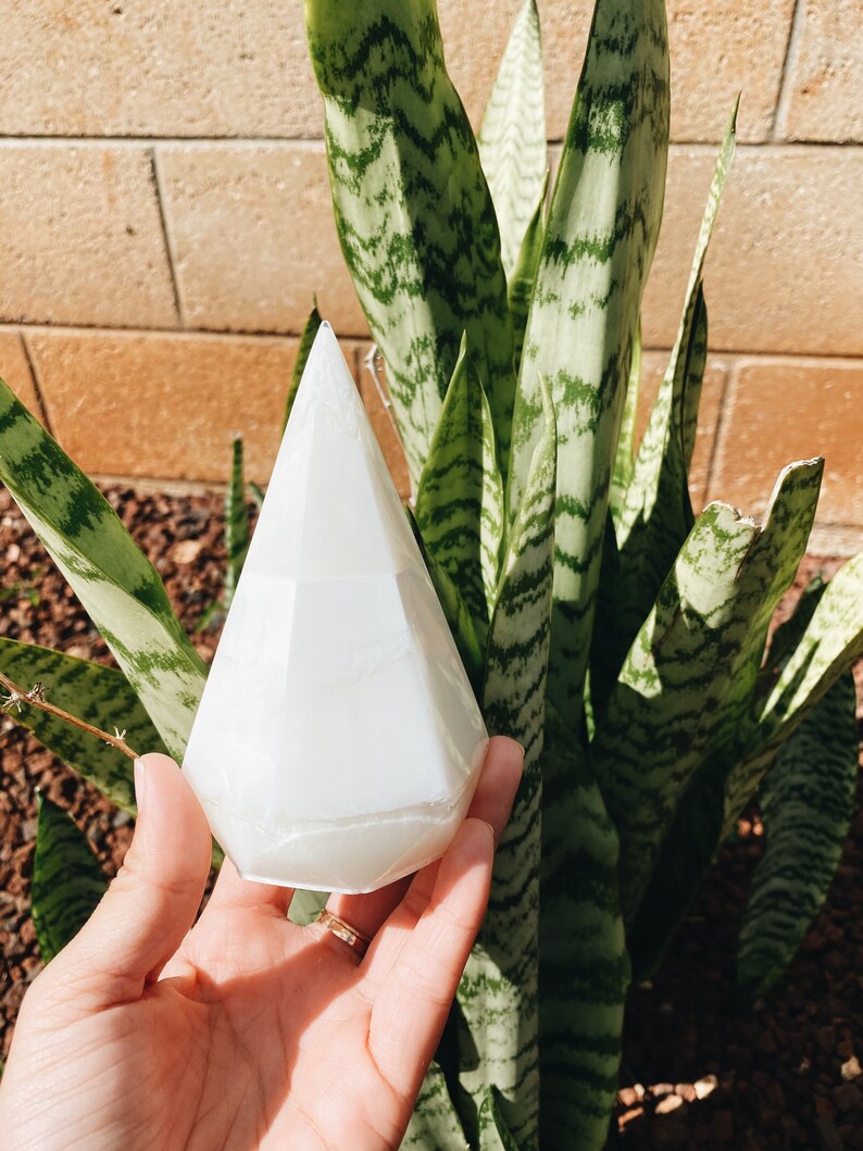 Valentines Day Gift GirlfriendBoyfriend Gift Wedding Gift White Diamond Pyramid Ring Cone Resin Ring Cone Jewelry Display