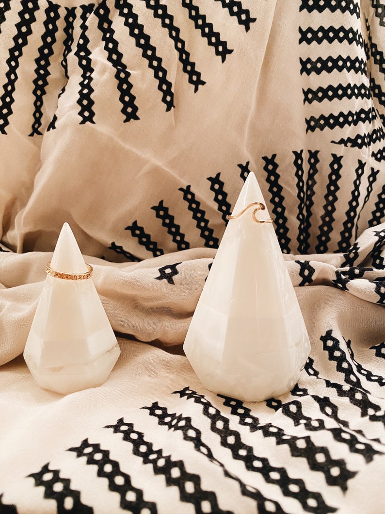 Valentines Day Gift GirlfriendBoyfriend Gift Wedding Gift White Diamond Pyramid Ring Cone Resin Ring Cone Jewelry Display