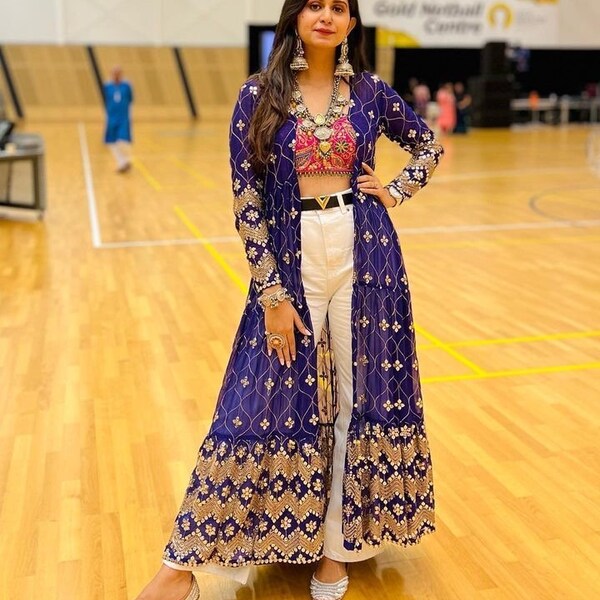 Veste longue Kinjal Dave Navratri avec chemisier. Prêt-à-porter, veste longue brodée 2 pièces avec chemisier. Robe de soirée cadeau pour elle.