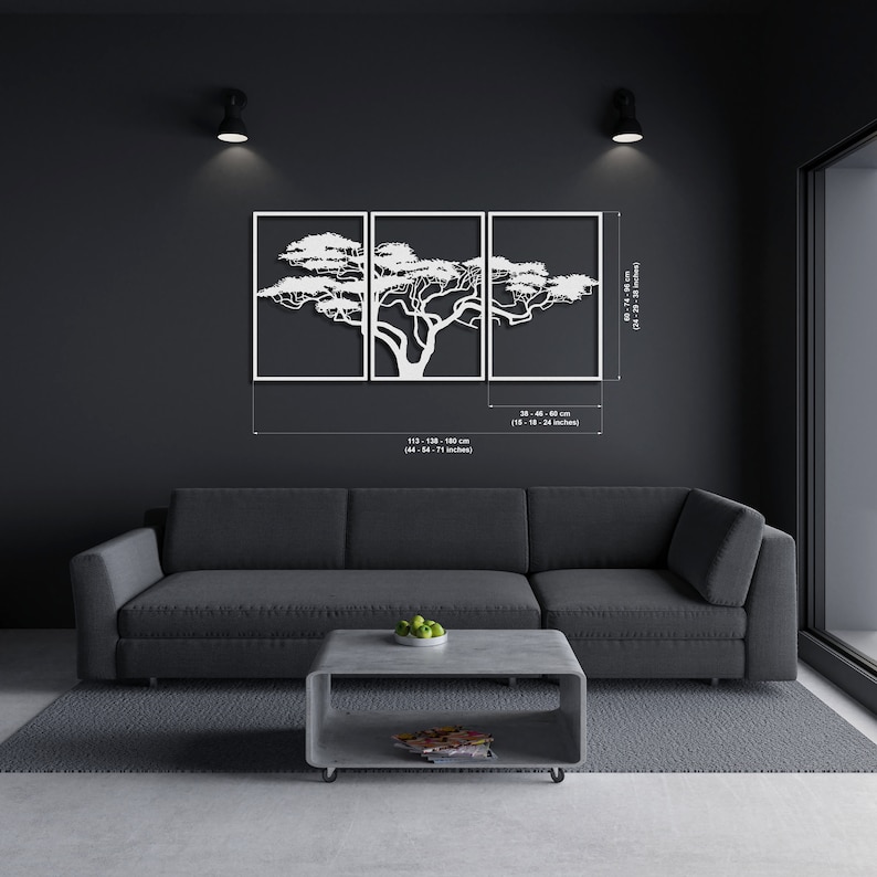 Op de afbeelding: Witte metalen wandkunst met een gestileerd boomsilhouet in drie panelen. De panelen zijn 40 x 61 cm en 113 x 28 cm.