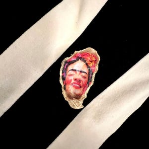 Frida Kahlo Decoupage Oyster shell(small)