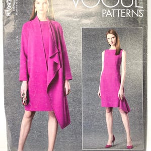 Peut inclure: Patron de couture Vogue Patterns pour une robe et un manteau. Le patron est pour les tailles 16-18-20-22-24. Le patron est de Tom et Linda Platt.