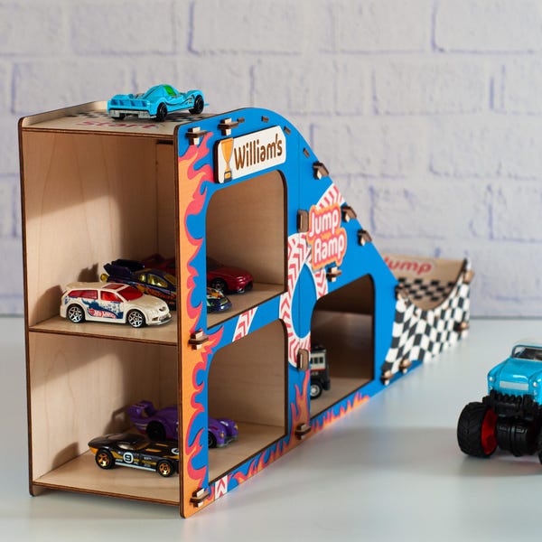 Rampa de salto personalizada para meninos, brinquedos com nome infantil, garagem para carrinhos de brinquedo, armazenamento de carrinhos Montessori, armazenamento de veículos, presente de aniversário para meninos