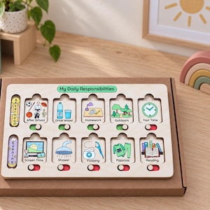 Puede incluir: Un tablero de responsabilidades diarias de madera clara con diez ranuras rectangulares, iconos coloridos y etiquetas como After School, Drink Water, Homework, Outdoors, Your Time, Screen Time, Shower, Flossing, Pajamas y Reading.