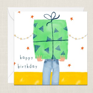 Carte de vœux de joyeux anniversaire avec enveloppe - Homme tenant un cadeau - Cartes cadeaux pour lui - Cartes de vœux pour hommes - Humour drôle - Excentrique