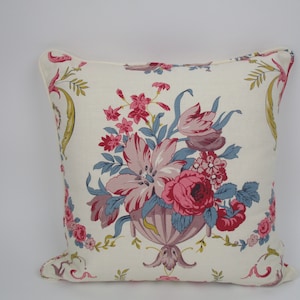 Pierre Frey&#39;s 45 x 45 cm floral cushion cover pattern &quot;Le Fraisse&quot;
