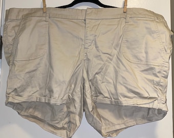 Plus Size Khaki Casual Shorts Size 26/28