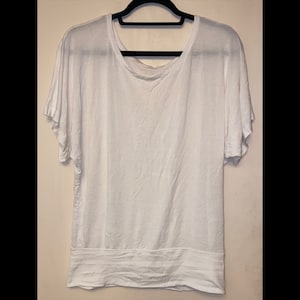 Casual Off White Top Unisex Size M