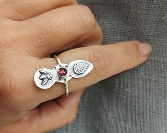 Garnet Silver Bee Ring | Botanical Leaf Design | Vintage Bee Gemstone Ring | Nature Lover Ring | Shield Inspired Ring | Unique Bee Ring