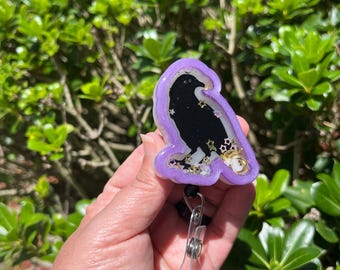 Portatarjetas giratorio con forma de cuervo que brilla en la oscuridad, portatarjetas de identificación de resina con forma de cuervo, portatarjetas de cuervo, accesorio para insignias adorable y espeluznante, portatarjetas gótico