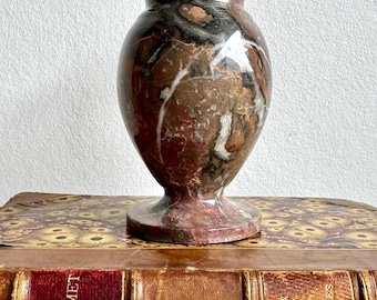 Vintage Marmor Polychrome Knospe Vase. Mid-century handgefertigte kleine Urne Vase. Geschenk für Paare. Naturstein Home Decor Kunstobjekt.