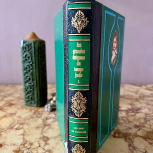 Vintage French Historical Book “The Great Enigmas of the Past”, Bernard Michal. Green Hardcover Illustrated Legends. Gift Book in French.