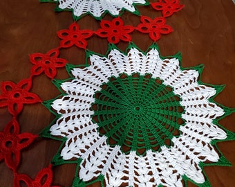 Crochet Table Runner Pattern Download (English only). Two Starbursts with Winding Flowers, 31" long with #10 Thread. Clear, Intermediate+.