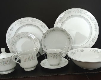 Carlion China, Corsage Pattern 481, Japan - Multiple pieces - Individually Inspected, Hand Washed, Beautiful! Message for accurate shipping.
