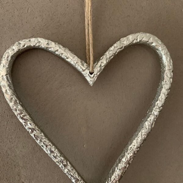 Pink metal wire heart ornament