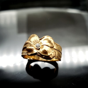 Beautiful 14K Gold Pansy Flower ring with Diamond