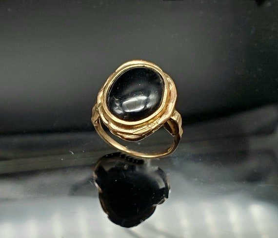 Antique 10K Gold Onyx ring - image 3