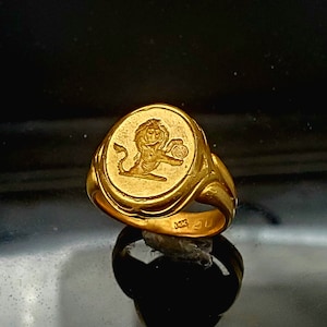 Classic 14K Gold Lion Crest Ring