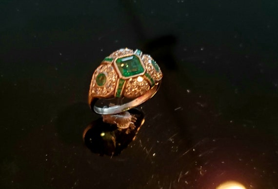 Elegant Platinum Diamond and Emerald Art Deco ring - image 2