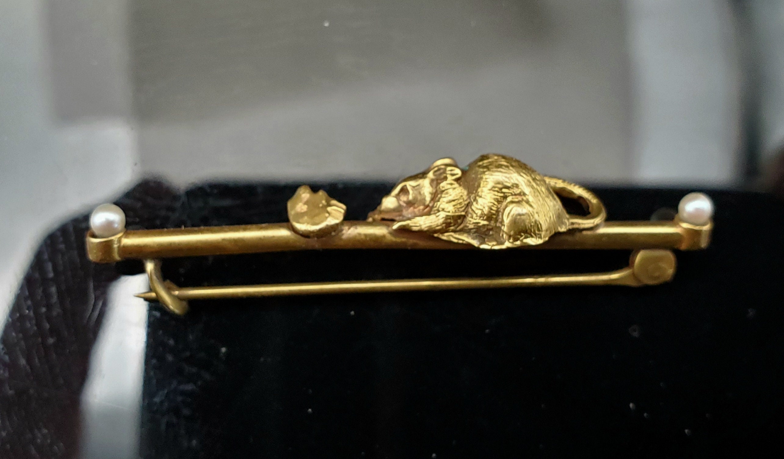 Adorable 14K Gold Antique Mouse and Cheese Bar Pin