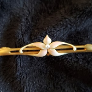 Classic 14K Art Nouveau Enameled Flower pin