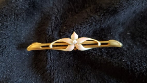 Classic 14K Art Nouveau Enameled Flower pin