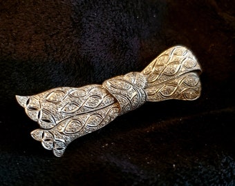 Vintage 18k White Gold Diamond Bow Brooch