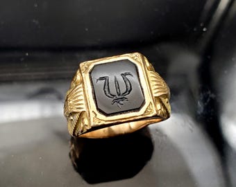 Exquisitely detailed 14k Gold Egyptian Revival ring