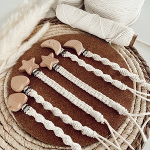 Macrame Pacifier Clip, Boho Paci Holder, Wood Pacifier Clip, 100% Cotton Macrame Pacifier Clip, Baby shower Gift