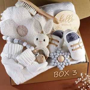 Custom Newborn Shower Gift Box Custom Baby Gift Basket Pregnancy Gift Set Rattle Nursery Gift Box for New Parents Keepsake Mom Nephew Niece