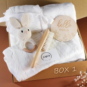 Caja de regalo para bebé de género neutro, regalo para bebé personalizado, regalo unisex, artículos esenciales para bebé, regalo para baby shower, tarjeta de anuncio de bebé, juego de regalo para recién nacido