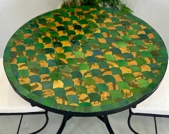 MASSGESCHNEIDERTER MOSAIKTISCH, marokkanischer handgefertigter Tamegrout-Tisch, Zellige-Tisch, Gartentisch, natürlicher grüner Mosaiktisch, Fliesentisch, künstlerischer Tisch