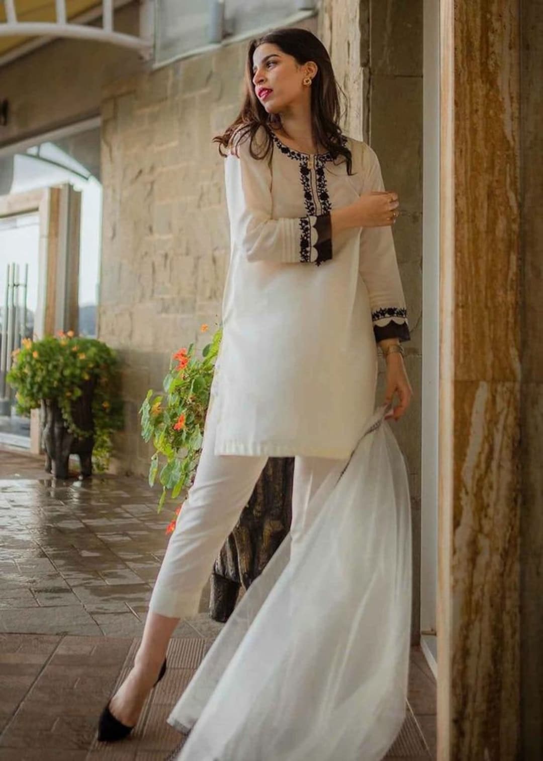 Beautiful Embroidery Pakistani Kurti With Style Cigarette Pant