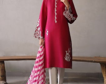 Tailleur pantalon kurti en soie brute brodée : robe de soirée indienne