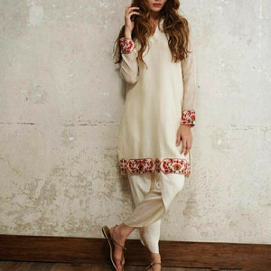 Off white pakistani kurti with tulip pant and chiffon dupatta,festive outfit