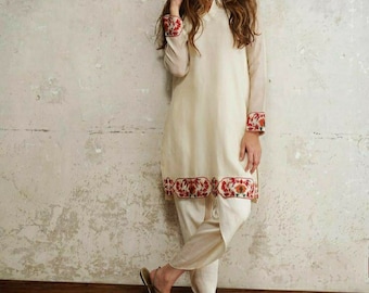 Kurti pakistaní blanco roto con pantalón tulipán y dupatta de gasa, atuendo festivo
