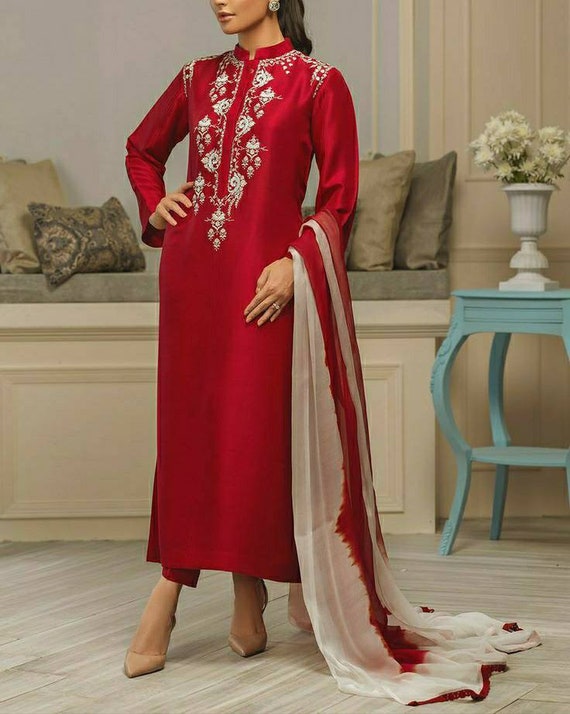 Pinkish Red Pure Dola Silk Straight Kurti With Trousers and Banarasi D –  GFH Collection