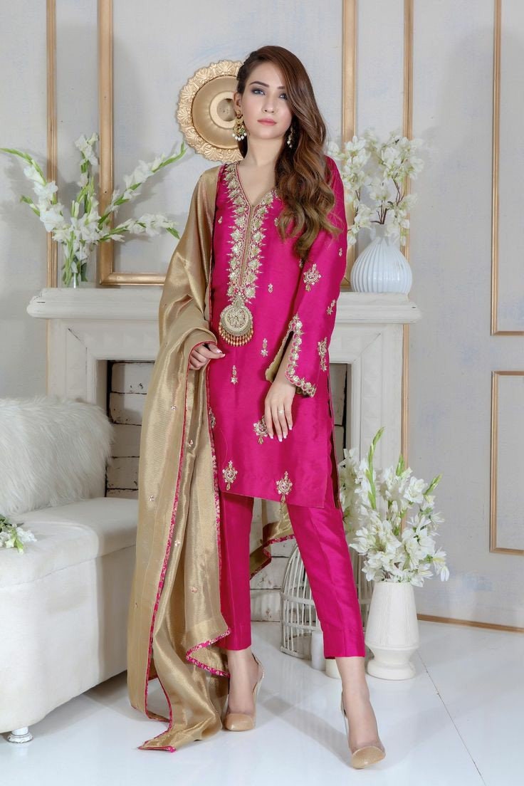 Pink noodle strap kurta with pants - set of two by Gulaal